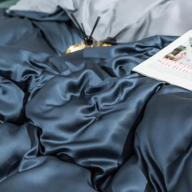 Liv Esthète 100% Mulberry Silk Bedding Set | Luxury for Queen & King Beds