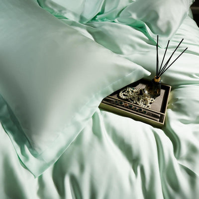 Mint Green Eucalyptus Lyocell Silk Bedding Set – Cooling Duvet Cover, Sheet & Pillowcases | Double, Queen, King, Family Sizes