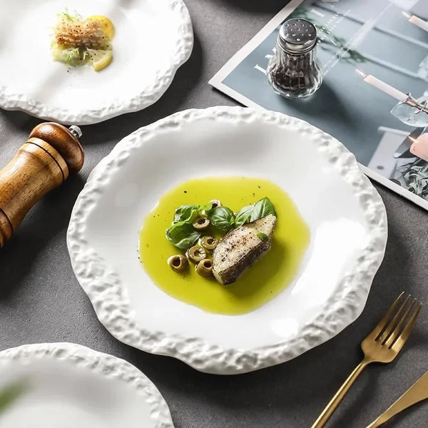 Rock-Edge Ceramic Flat Plate – Elegant Dining